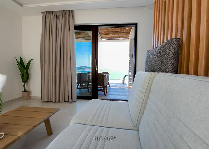 Lilianna Private Luxury Marathiás